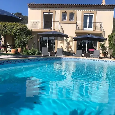 Tres Belle Maison Piscine Chauffe 210m2 Climatise Дом отдыха Сент-Максим