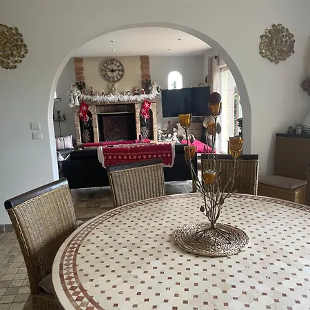 Dom wakacyjny Tres Belle Maison Piscine Chauffe 210m2 Climatise