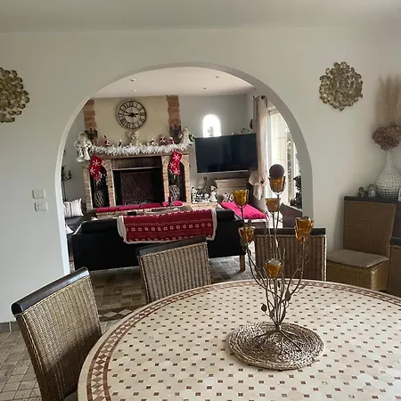 Holiday home Tres Belle Maison Piscine Chauffe 210m2 Climatise