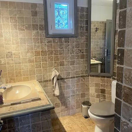 Tres Belle Maison Piscine Chauffe 210m2 Climatise Сasa de vacaciones *