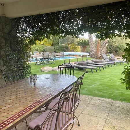 Dom wakacyjny Tres Belle Maison Piscine Chauffe 210m2 Climatise