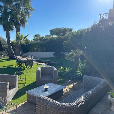 Dom wakacyjny Tres Belle Maison Piscine Chauffe 210m2 Climatise