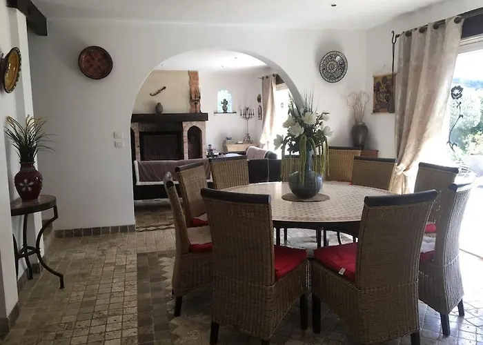 Tres Belle Maison Piscine Chauffe 210m2 Climatise Prázdninový dům *