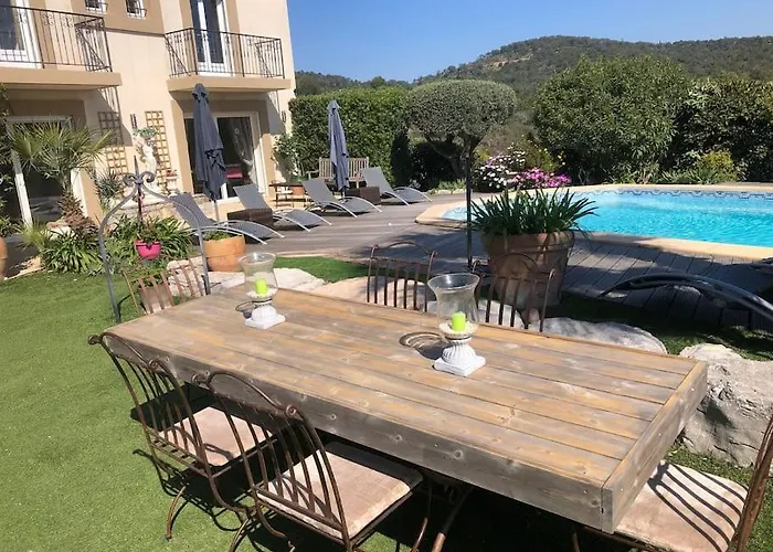 Prázdninový dům Tres Belle Maison Piscine Chauffe 210m2 Climatise